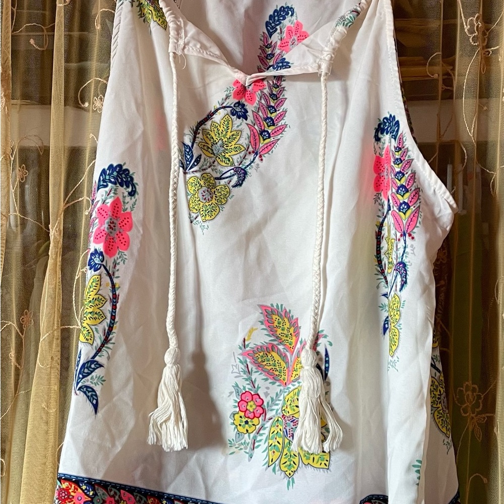Top sleeveless white with color flowers